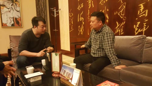 煌旗負(fù)責(zé)任與興義市市長會面