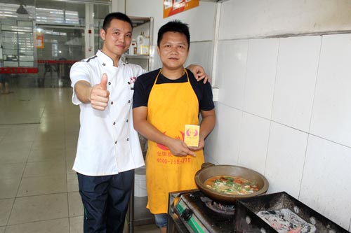 煌旗厚街石鍋魚培訓(xùn)學(xué)員合影