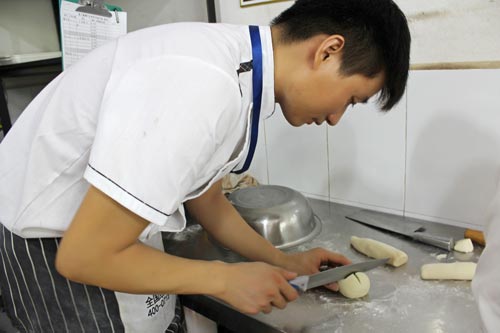 煌旗包子培訓師傅開發(fā)包子新做法