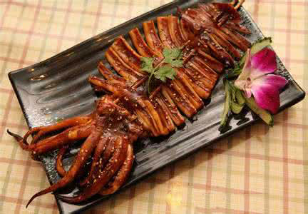 烤魷魚敲門
