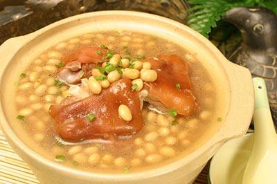 豬蹄黃豆湯