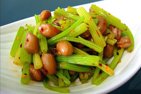 花生仁拌芹菜
