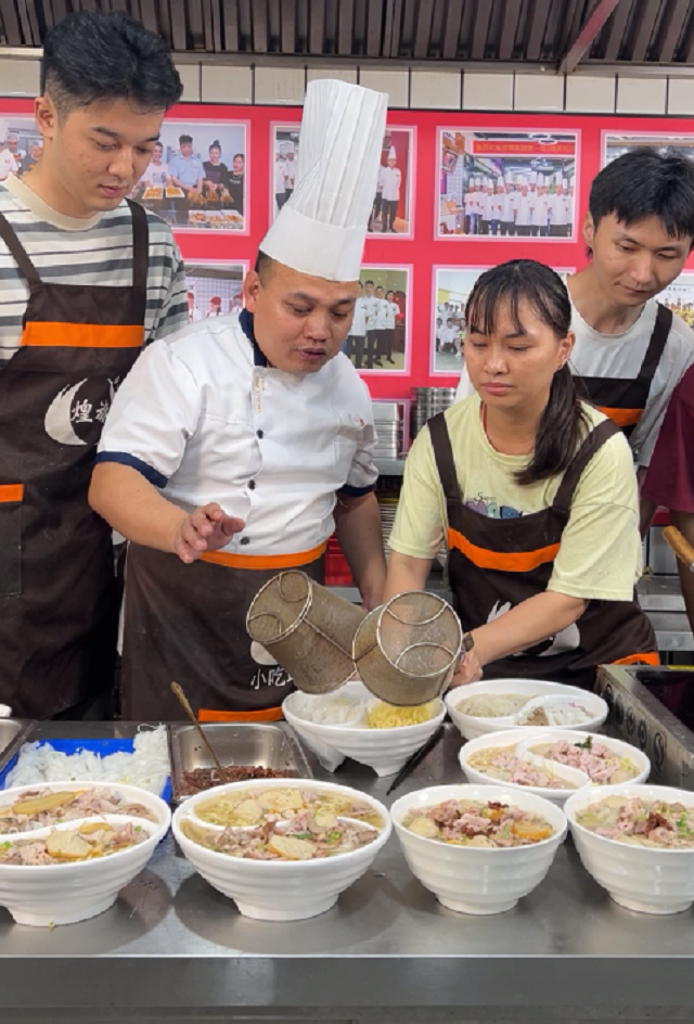 煌旗湯粉教學(xué)現(xiàn)場